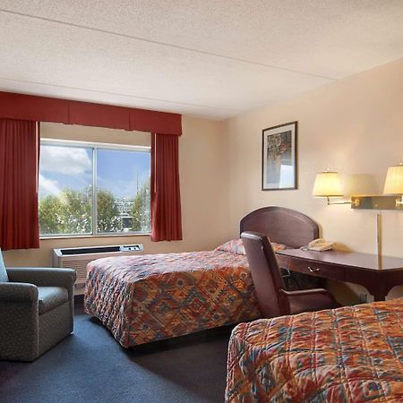 Super 8 By Wyndham Manchester Airport Camera foto
