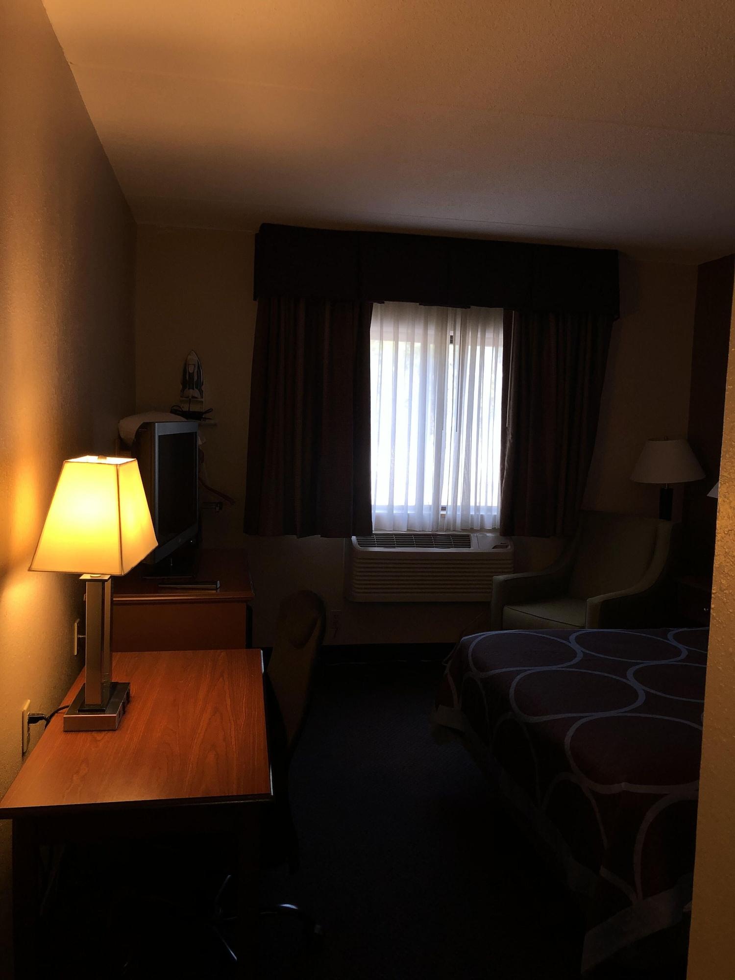 Super 8 By Wyndham Manchester Airport Esterno foto