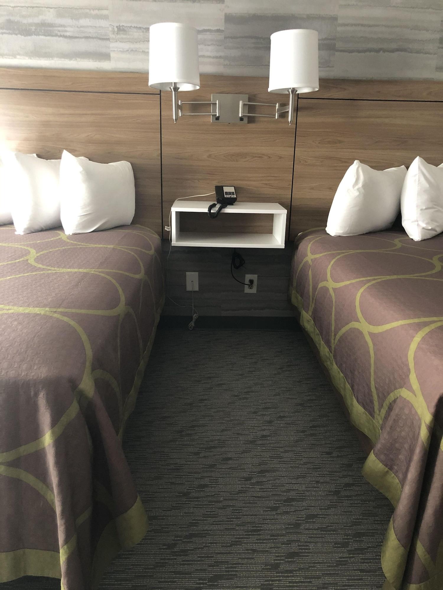 Super 8 By Wyndham Manchester Airport Esterno foto