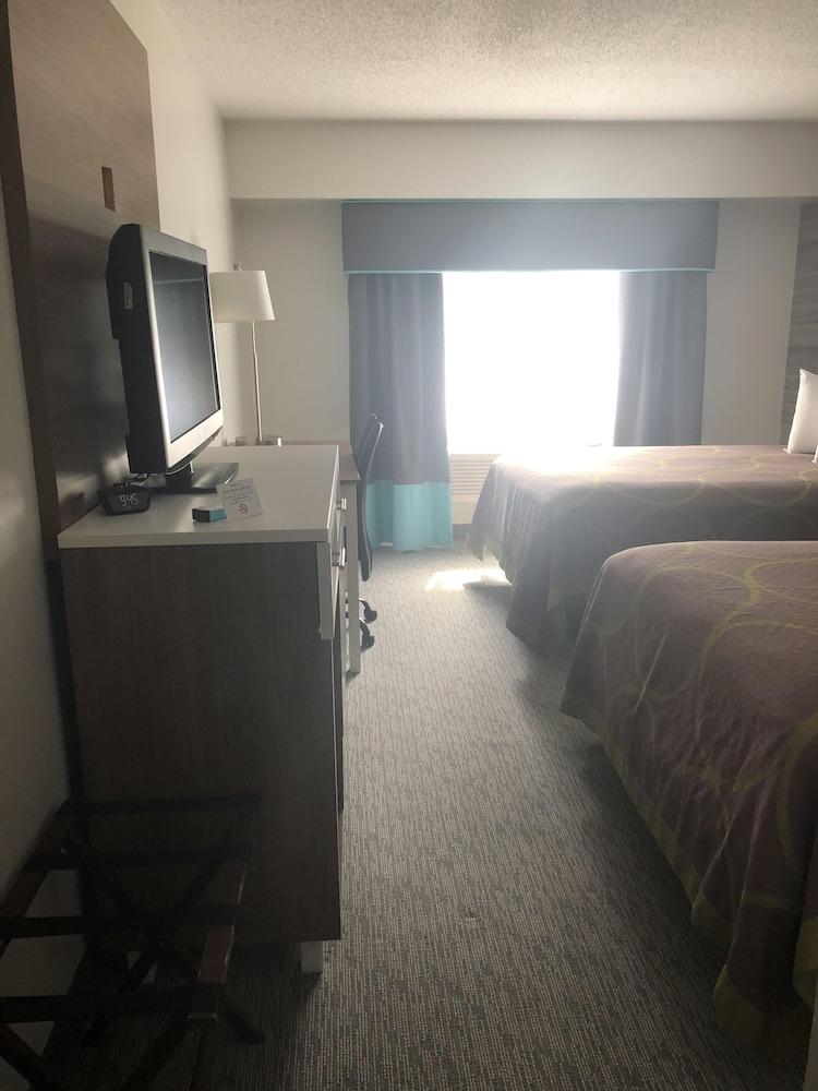 Super 8 By Wyndham Manchester Airport Esterno foto
