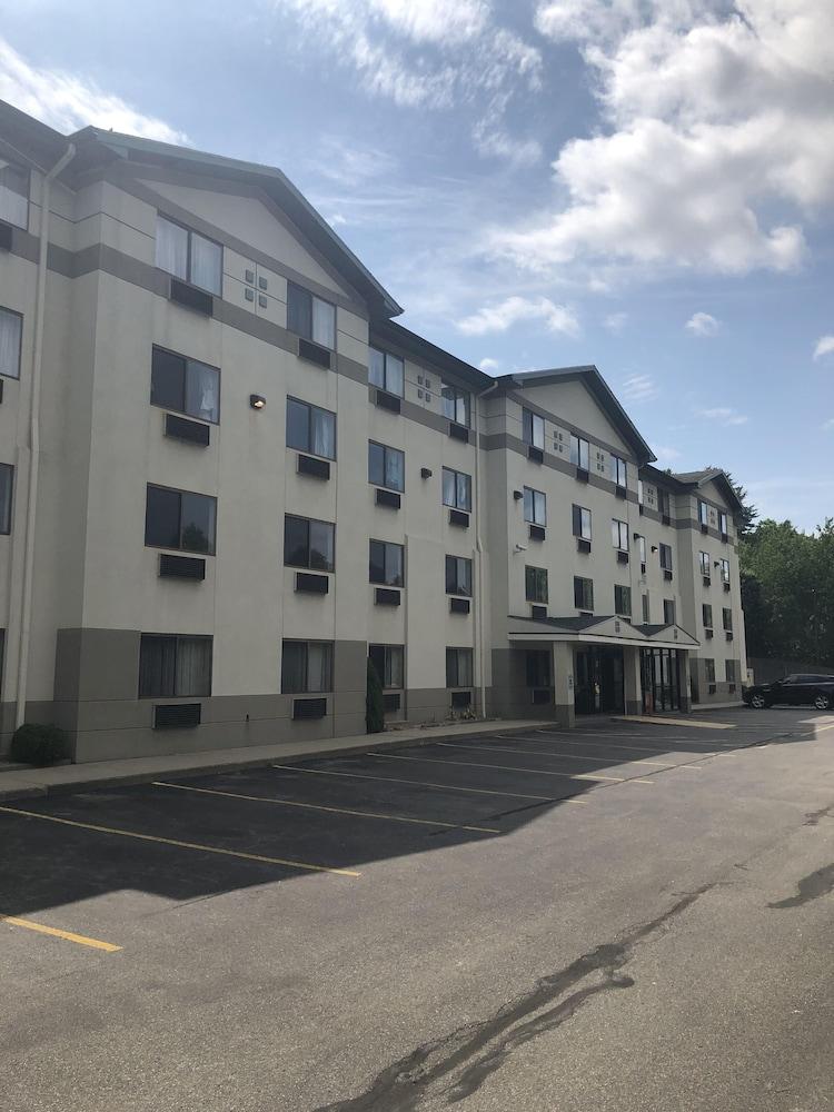 Super 8 By Wyndham Manchester Airport Esterno foto
