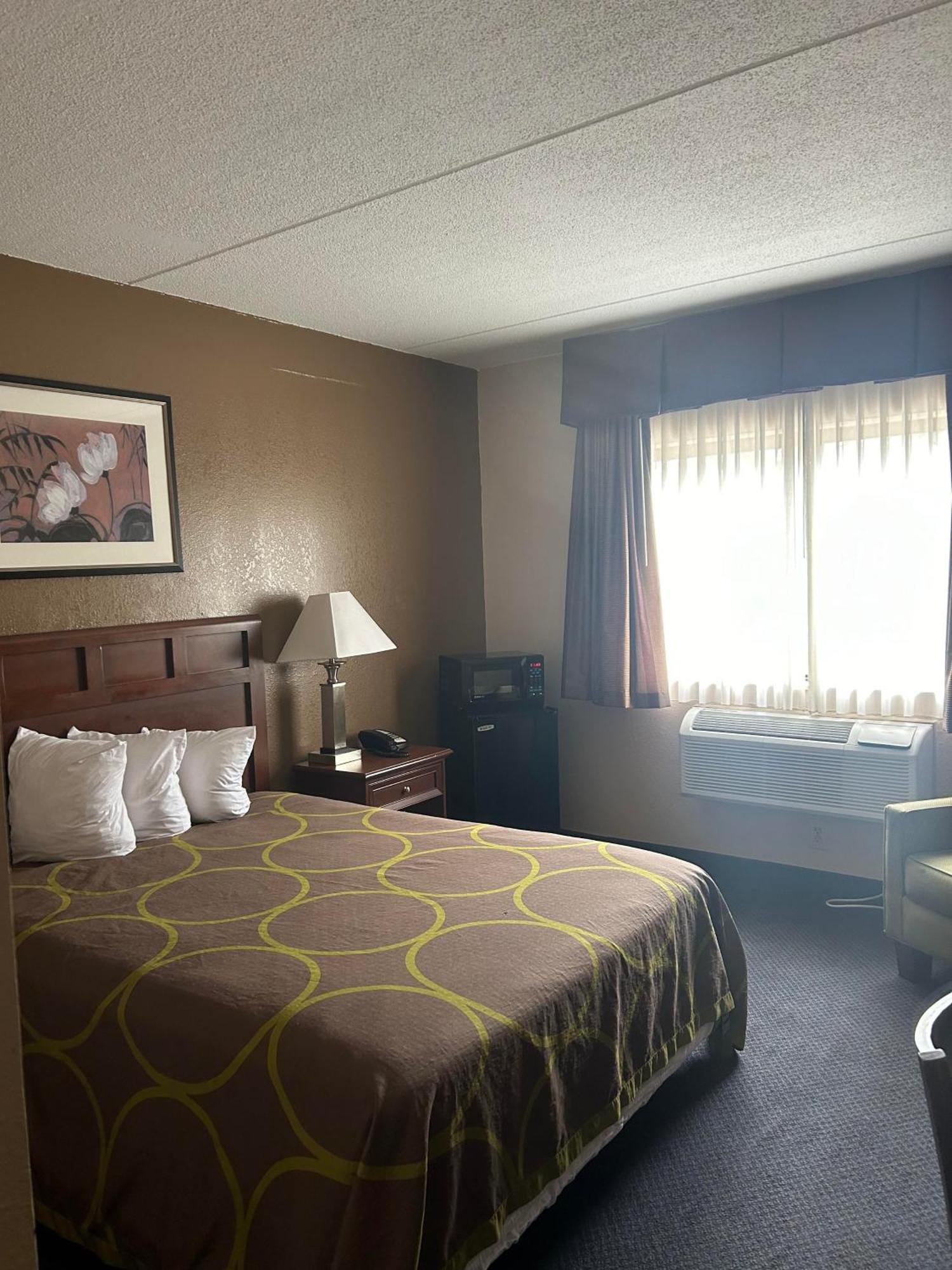 Super 8 By Wyndham Manchester Airport Esterno foto