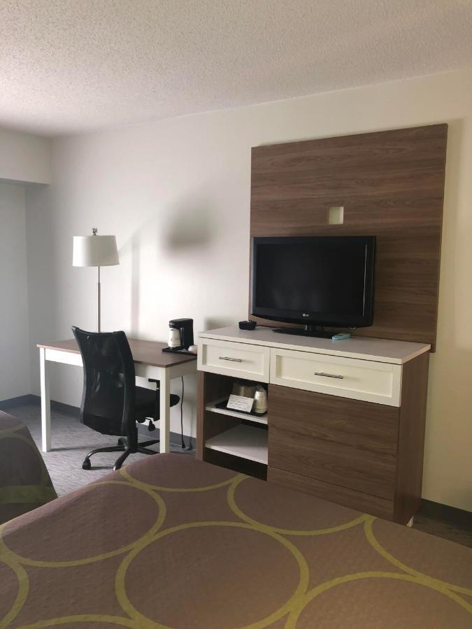 Super 8 By Wyndham Manchester Airport Esterno foto